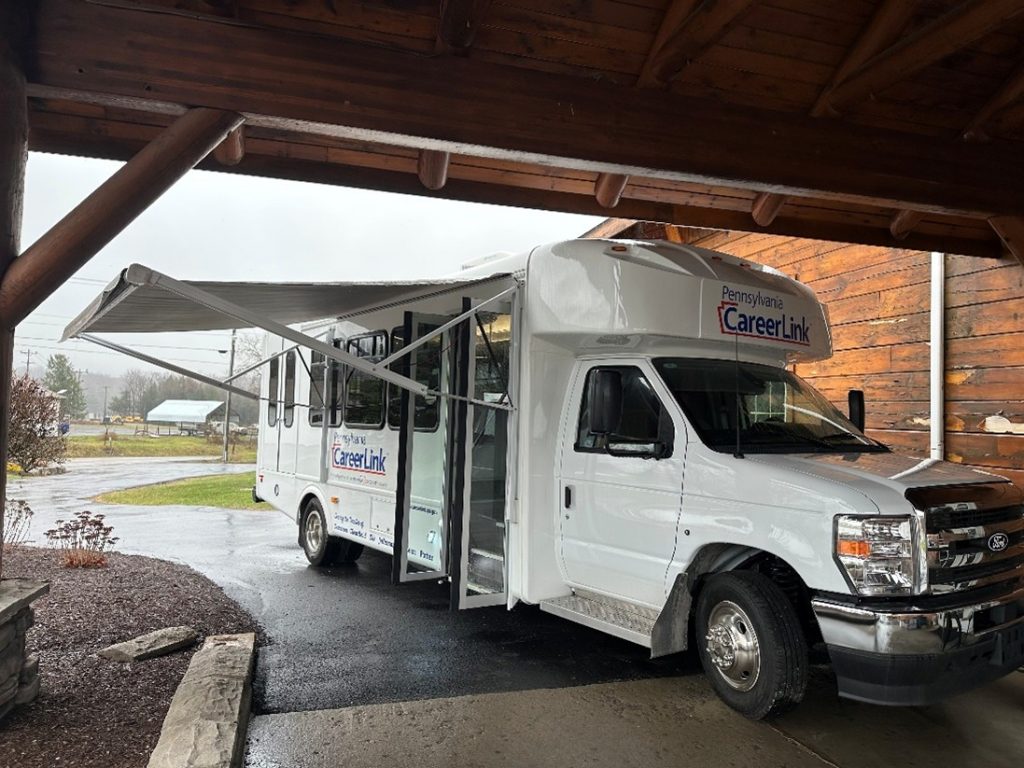 Ribbon cutting held for New Mobile PA CareerLink® unit