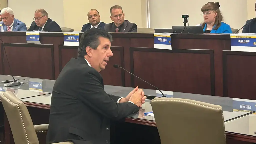 Lawmakers Advance Bill Curb Nondisclosure Agreements Data Centers