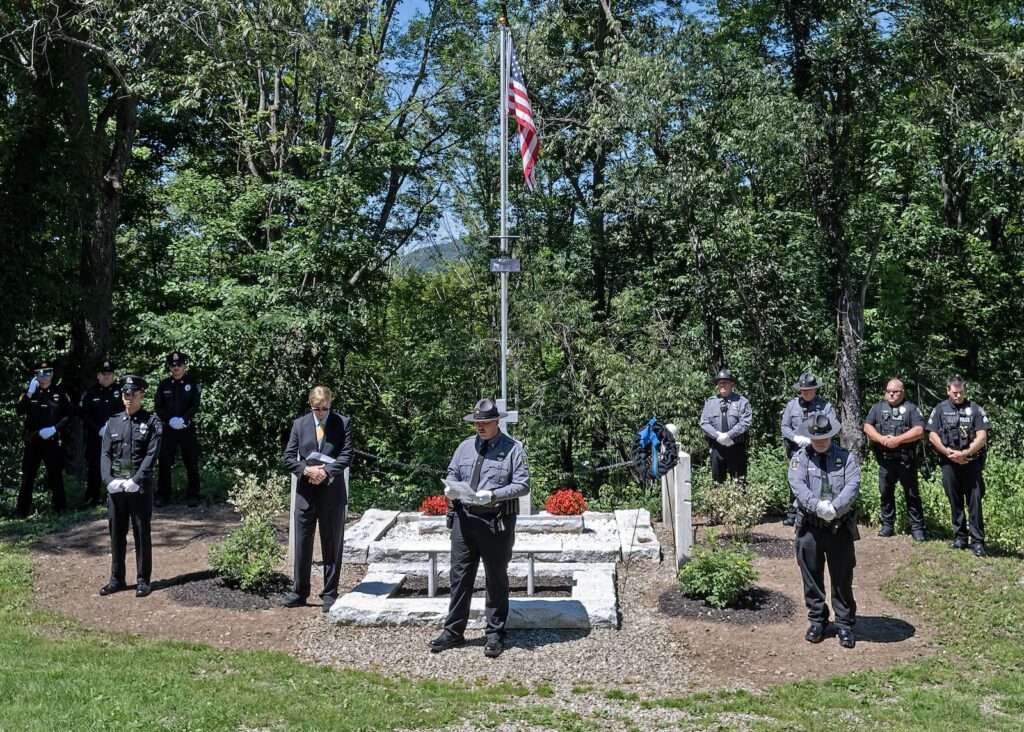 Memorial to fallen officers dedicated in Oak Hill Cemetery - The Bradford Era
